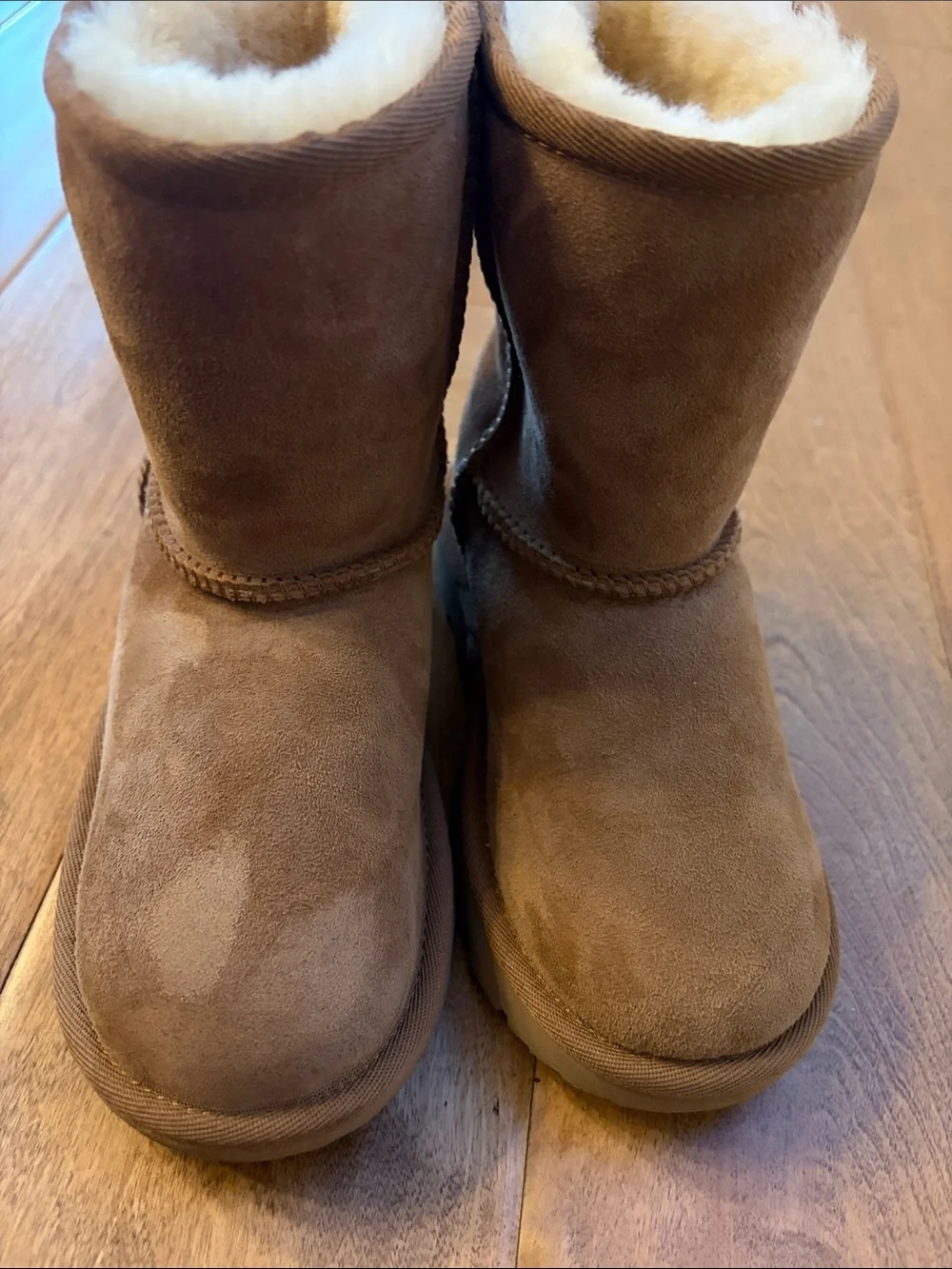 UGG Kids Classic Short Boots in Chestnut NEW without tags